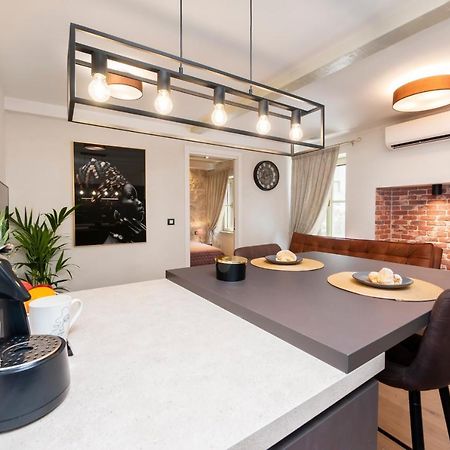 Dc II Downtown Apartment 罗维尼 外观 照片