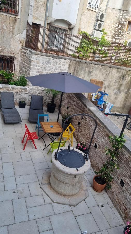 Dc II Downtown Apartment 罗维尼 外观 照片