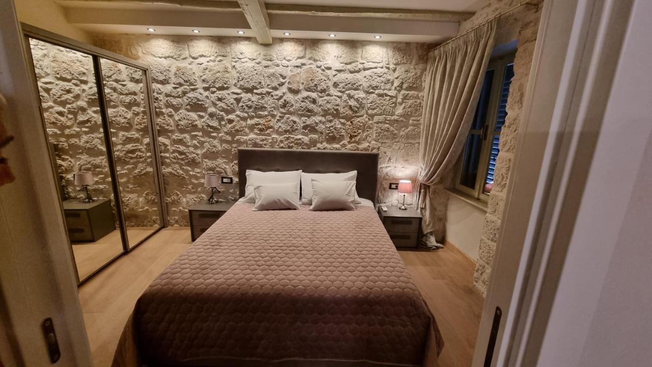 Dc II Downtown Apartment 罗维尼 外观 照片