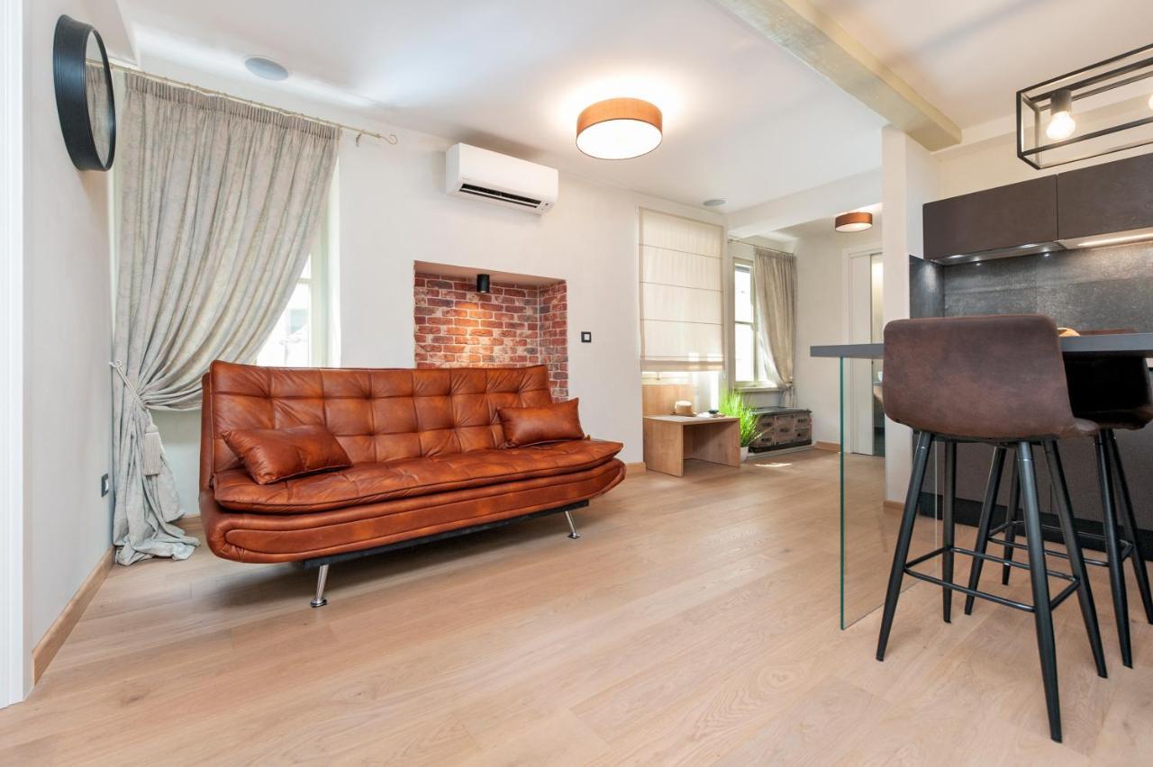 Dc II Downtown Apartment 罗维尼 外观 照片