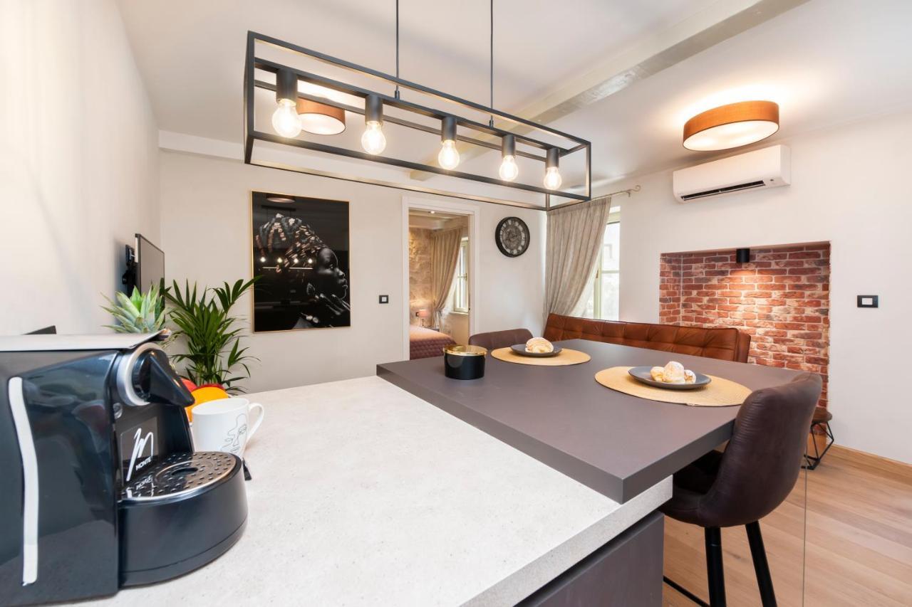 Dc II Downtown Apartment 罗维尼 外观 照片