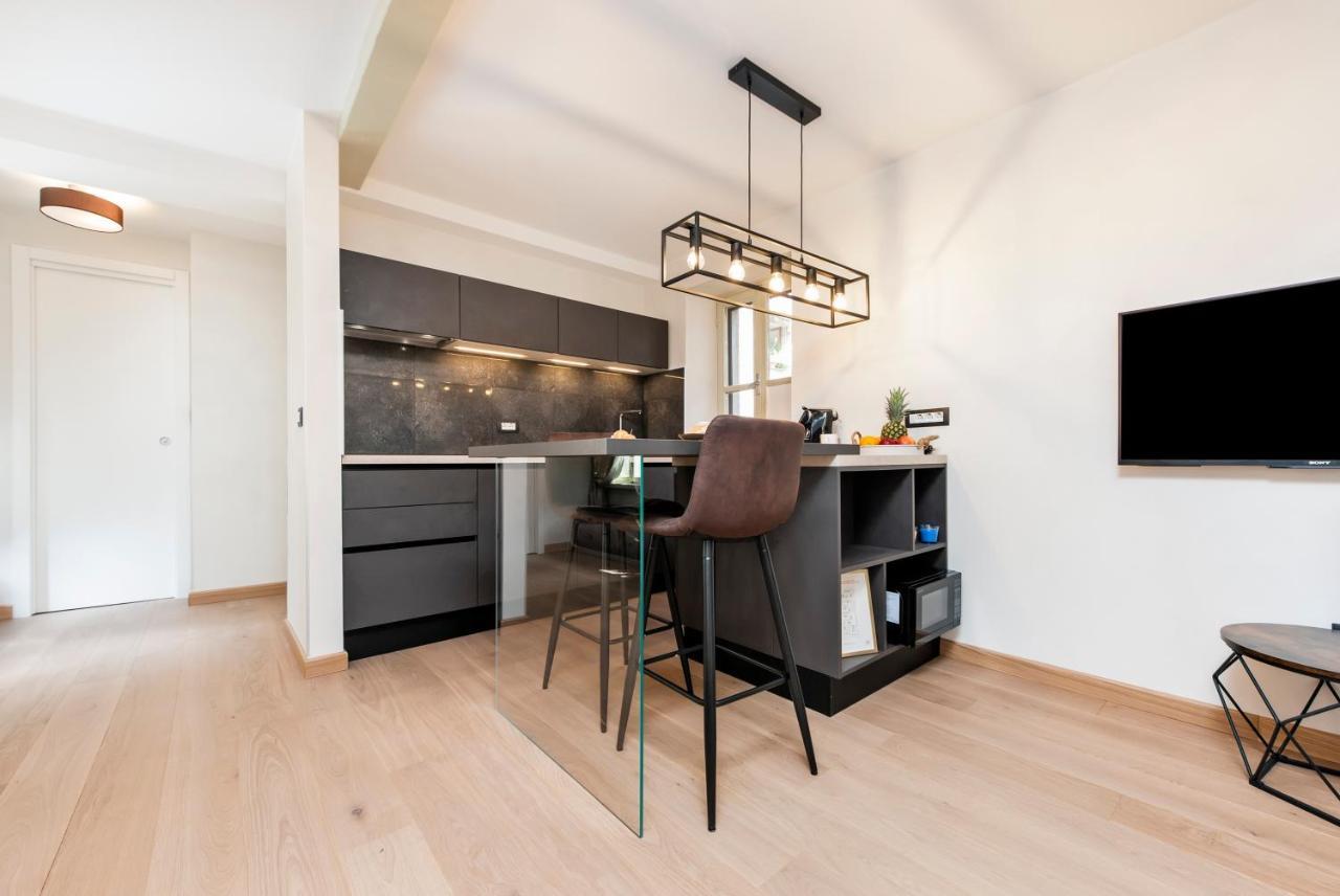 Dc II Downtown Apartment 罗维尼 外观 照片